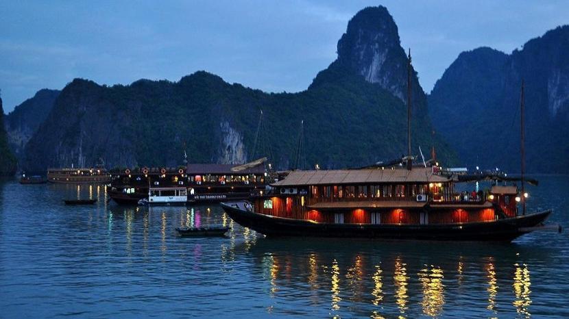 Ngoc Anh Hotel Ha Long Exteriör bild